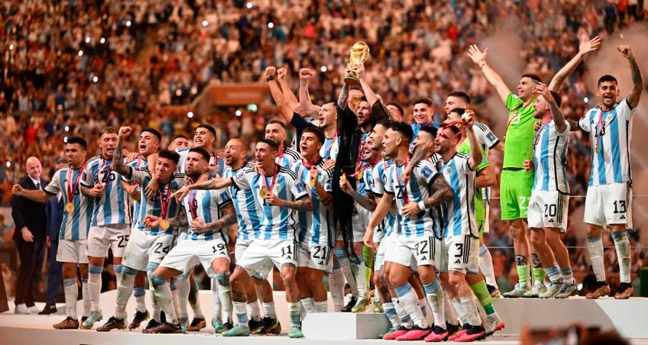阿根廷球迷庆祝夺冠回播